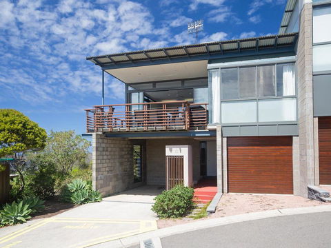 Beach View At One Mile', 8/26 One Mile Close - Infinity Complex Pool & WIFI - Accommodation QLD 0