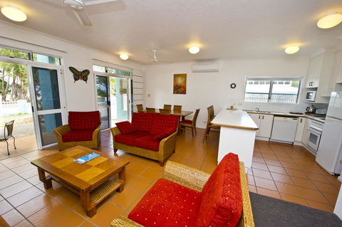 Beachcomber Unit 2 - Accommodation QLD 0