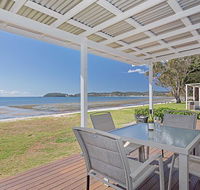 Beached Inn' 93 Foreshore Drive - Spacious beach front house - Accommodation QLD