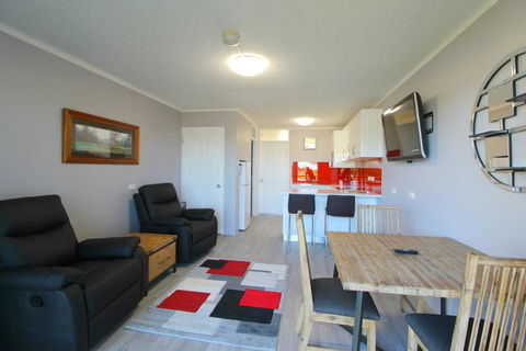 Beachfront 4, 25 Willow Street - Accommodation QLD 2