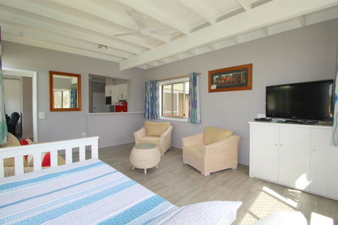 Beachfront 6, 25 Willow Street - Accommodation QLD 2