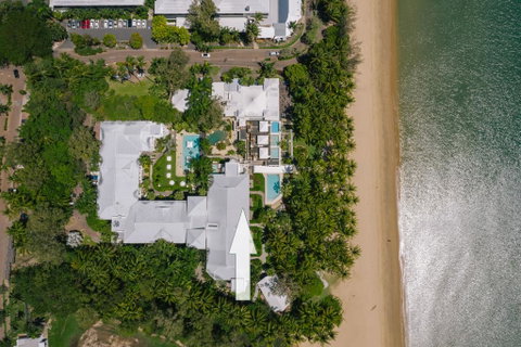Beachfront Apt. In Alamanda Beachfront Resort (21) - Accommodation QLD 1
