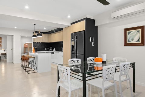 Beachfront Apt. In Alamanda Beachfront Resort (21) - Accommodation QLD 3