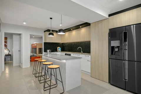 Beachfront Apt. In Alamanda Beachfront Resort (21) - Accommodation QLD 2