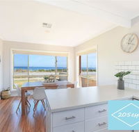 Beachfront Living - Accommodation QLD
