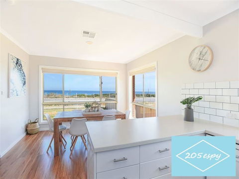 Beachfront Living! - Accommodation QLD 0