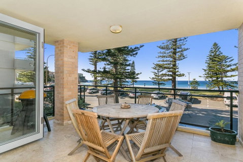 Beachfront On Golden Mile - Accommodation QLD 0