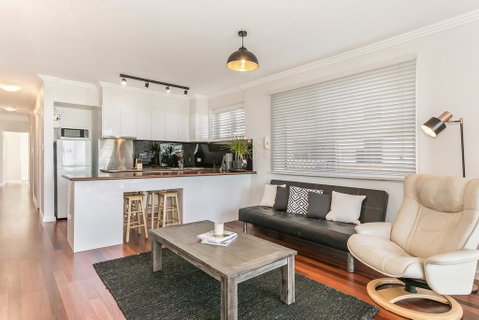Beachfront On Golden Mile - Accommodation QLD 3