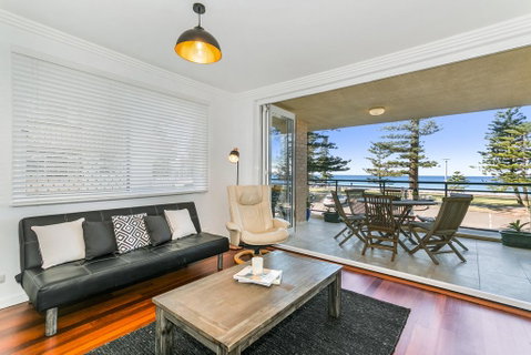 Beachfront On Golden Mile - Accommodation QLD 1
