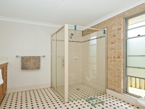 Beachfront Pool House - Absolute Beachfront - Accommodation QLD 2