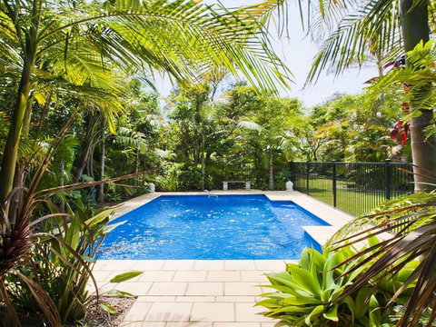 Beachfront Pool House - Absolute Beachfront - Accommodation QLD 0