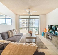 Beachfront Retro Apartment In Surfers Paradise - Accommodation QLD
