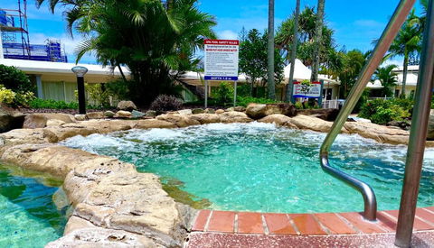 Resort Queen Studio At Alex Beach Resort - Accommodation QLD 1