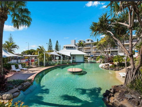 Resort Queen Studio At Alex Beach Resort - Accommodation QLD 3