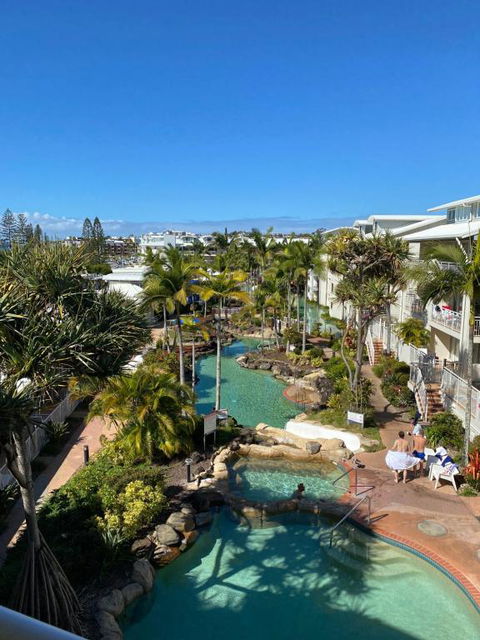 Resort Queen Studio At Alex Beach Resort - Accommodation QLD 2