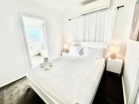 Renovated Queenslander - Upstairs 2km To Stadium - Accommodation QLD 2