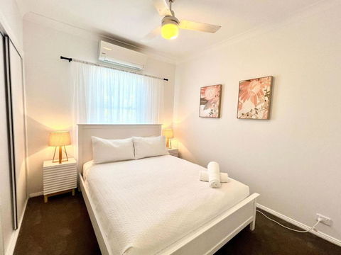 Renovated Queenslander - Upstairs 2km To Stadium - Accommodation QLD 3