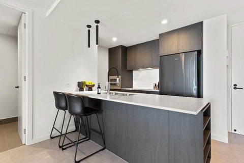 Riverfront 2-Bed With Pool, Sauna, Gym & Views - Accommodation QLD 3