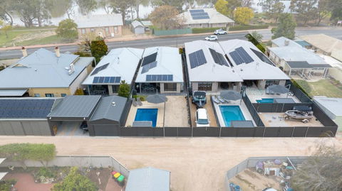 Renmark River Villas And Boats & Bedzzz - Accommodation QLD 3