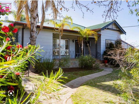 Red Steps - Family & Pet Friendly - Accommodation QLD 0