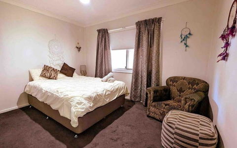 Red Steps - Family & Pet Friendly - Accommodation QLD 1