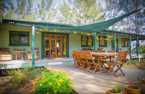 Red Tractor Retreat - Accommodation QLD 0