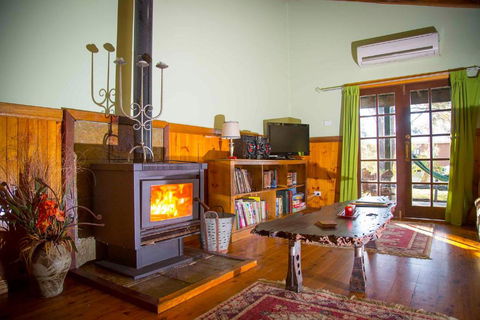Red Tractor Retreat - Accommodation QLD 3