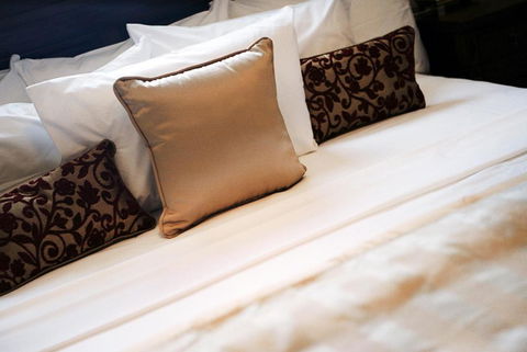 Redearth Boutique Hotel - Accommodation QLD 2