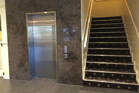 Redearth Boutique Hotel - Accommodation QLD 3