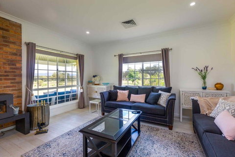 Redims Hill Cottage - Accommodation QLD 1
