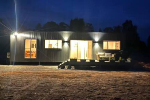 Redman View Luxury Lakeside Cabin - Accommodation QLD 0