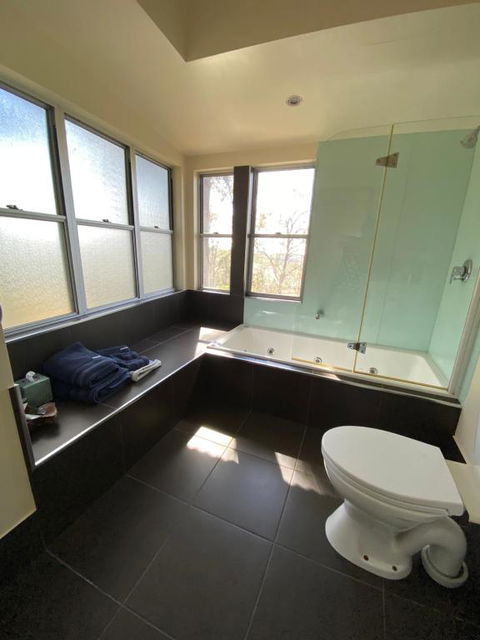Redrock Retreat - Accommodation QLD 1
