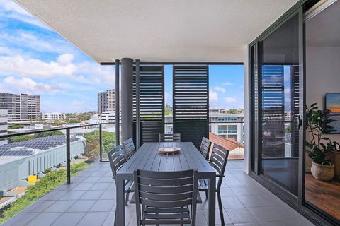 Regatta Hideaway - A Breezy Balcony Residence - Accommodation QLD 1