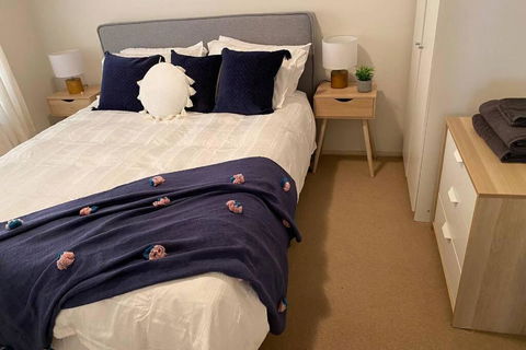 Relax In The Spa With Views Opposite Lake Eildon - Accommodation QLD 2