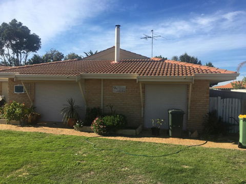 Relaxed Ocean View - Accommodation QLD 0