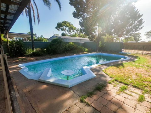 Renovated 3BD With Pool And Spa Bath - Accommodation QLD 0