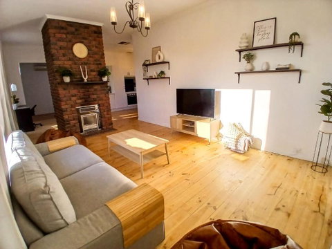 Renovated 3BD With Pool And Spa Bath - Accommodation QLD 2