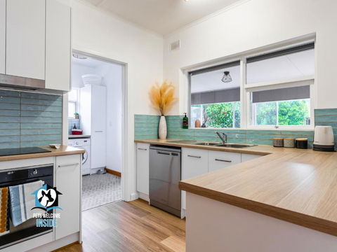 Renovated 3BR One Street To Beach - Accommodation QLD 3