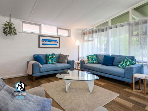 Renovated 3BR One Street To Beach - Accommodation QLD 1