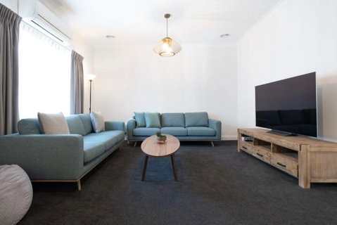 Renovated Delight In Invermay - Accommodation QLD 0