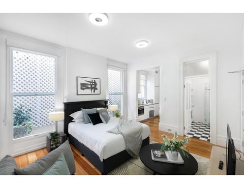 Renovated Studio In Bohemian Area Close To City - Accommodation QLD 2