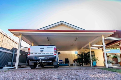 Resort On Morgan With Beautiful Private Pool, Pet Friendly - Accommodation QLD 1