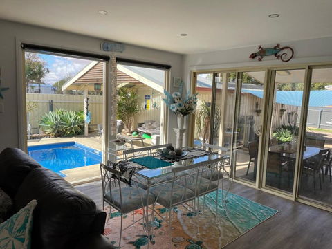 Resort On Morgan With Beautiful Private Pool, Pet Friendly - Accommodation QLD 2