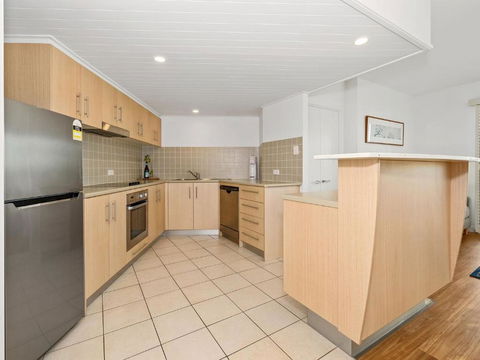 RESORT ON THE BEACH 2214/2215 - Accommodation QLD 3