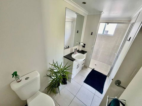 Resort Style Holiday Unit - Accommodation QLD 2