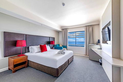 Resort Style Living In An Oceanview King Suite - Accommodation QLD 0