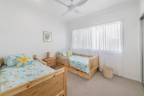 Retreat In The Heart Of Alex - 3BR Sleeps 11, Pool - Accommodation QLD 3