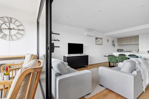 Retreat On Bellerine I 2BR Apartment I Geelong CBD - Accommodation QLD 1