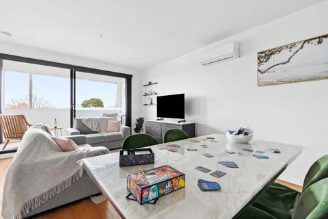 Retreat On Bellerine I 2BR Apartment I Geelong CBD - Accommodation QLD 3