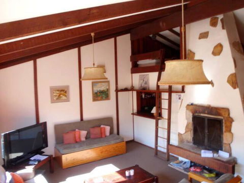 Retro 2 Bedroom Apartment - Accommodation QLD 0